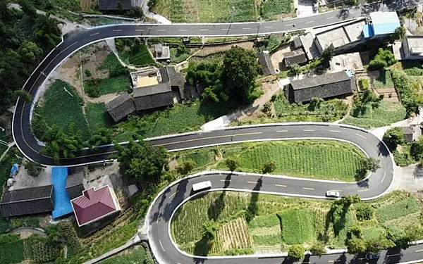 寶利一路黔行，助力“點(diǎn)亮”印江G352公路